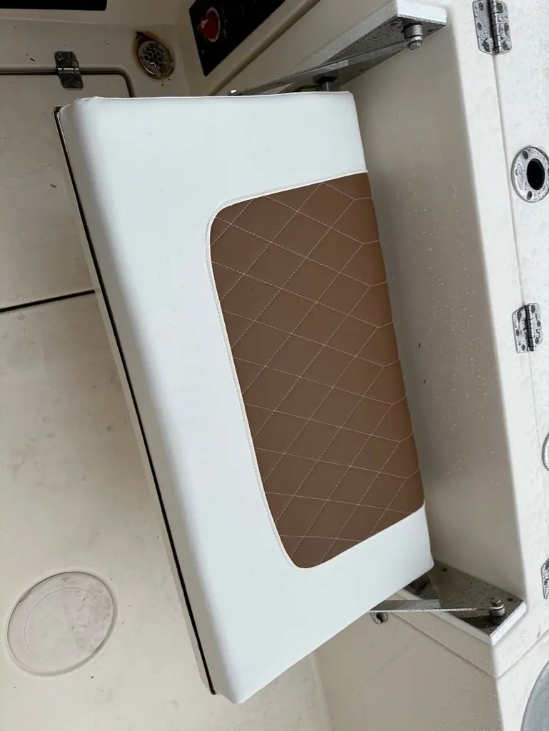 Diamond-stitched cooler seat cushion in white and tan marine vinyl on the Mako 214CC